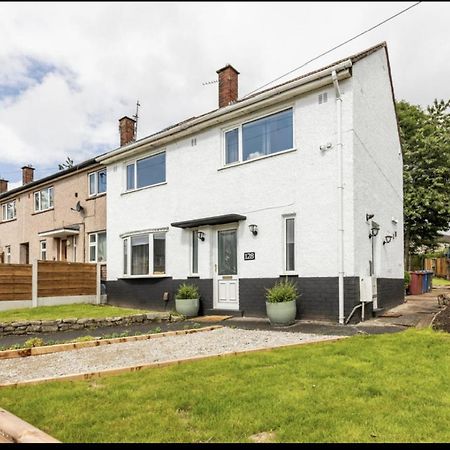 Entire Charming 5-Bed House In Darwen Blackburn Bb1 Free Parking Roadside Rishton Exterior photo