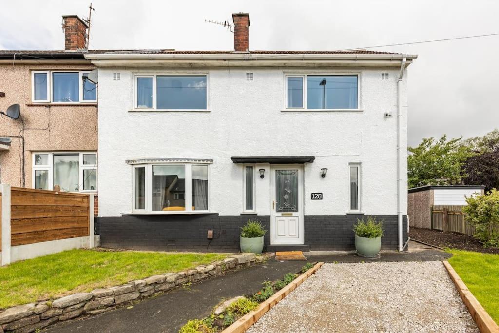Entire Charming 5-Bed House In Darwen Blackburn Bb1 Free Parking Roadside Rishton Exterior photo